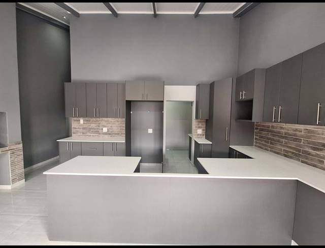 3 BEDROOM TOWNHOUSE FOR SALE IN ISLAND VIEW